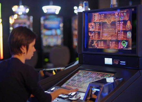 Why are people interested in playing online slots?
