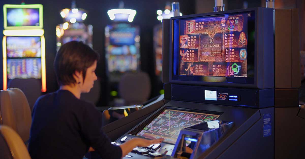 Why are people interested in playing online slots?